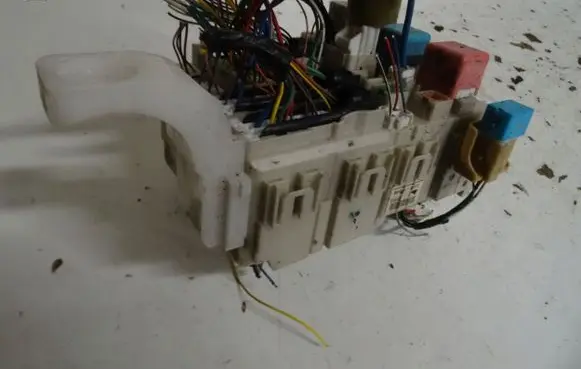 Toyota Prius (XW20) Fuse module 8273047290