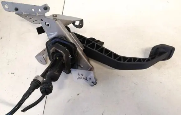 Ford Focus Clutch master cylinder 3m517a543ab 3m51-7a543-ab