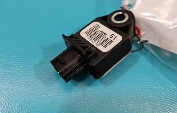 Toyota Avensis T270 Fuel cut-off switch 89831-05060 IMPRK1422399