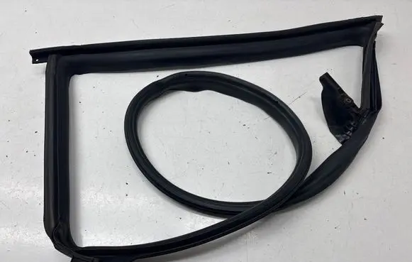 Tesla Model 3 Rubber seal rear door 156223 A090499 109049475
