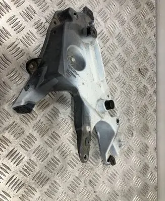 Volvo S90, V90 Fender mounting bracket 31378985