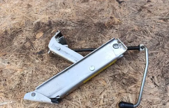 Seat Exeo (3R) Lift Jack 8E0011031N