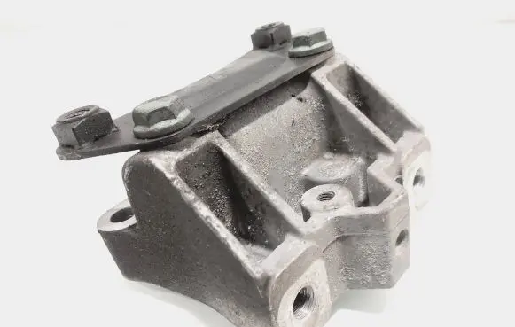 Volkswagen Golf Plus Engine mounting bracket 1k0199111d