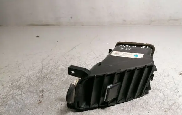 Nissan Primera Dashboard side air vent grill/cover trim A1007035