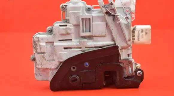 Audi A4 S4 B7 8E 8H Rear door lock 8E0839015AA