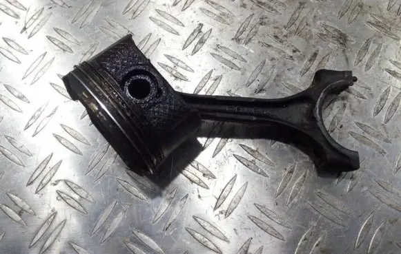 Toyota Corolla E120 E130 Piston with connecting rod