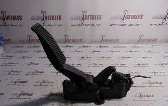 Mercedes-Benz A W169 Accelerator throttle pedal A1693000204