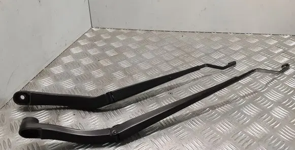 Opel Insignia A Windshield/front glass wiper blade 13227399 13227398
