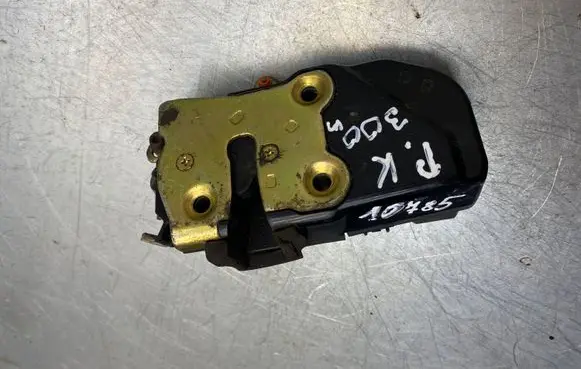 Chrysler 300 - 300C Front door lock 2325J