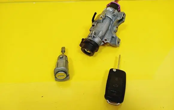 Volkswagen Polo IV 9N3 Ignition lock 4B0905851G