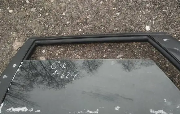 Nissan Primera Rear door window glass as2