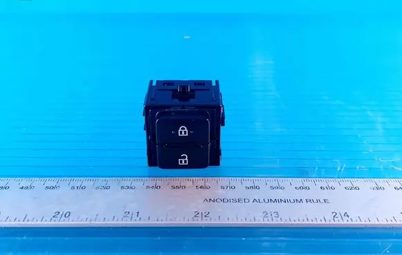 Toyota Sienna XL40 IV Central locking switch button 193271