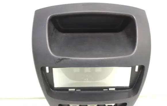 Radio/GPS head unit trim