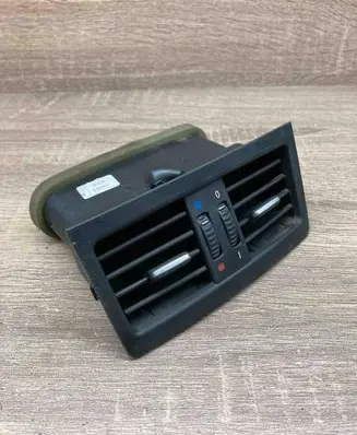 BMW 3 E90 E91 Rear air vent grill 7130707 Used