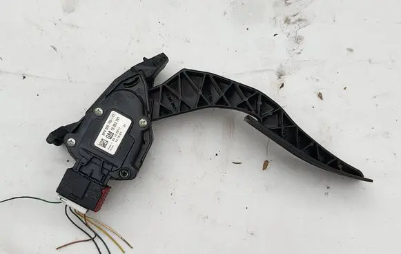 Chevrolet Orlando Accelerator throttle pedal 13253781