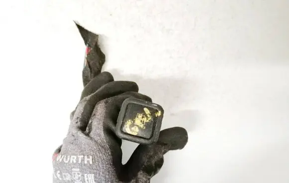 Volkswagen Bora Fuel tank opening switch 3b0959833a