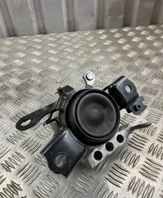 Toyota RAV 4 (XA50) Engine mount bracket K4020656