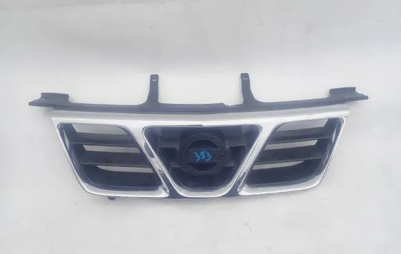 Nissan X-Trail T30 Front bumper upper radiator grill 623108H700