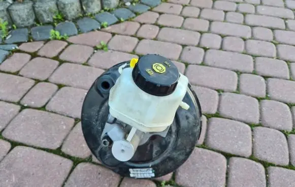Opel Zafira C Brake booster 13338058