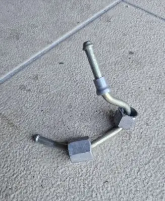 Toyota Avensis T270 Fuel injector supply line/pipe 