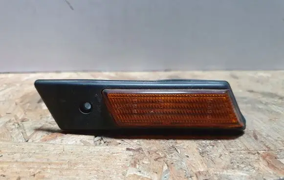 BMW 3 E36 Front fender indicator light 1378013