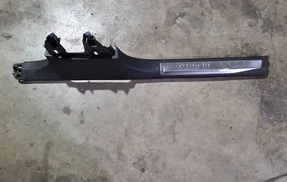 Front sill trim cover