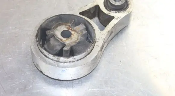 Nissan Primastar Engine mount bracket 67993