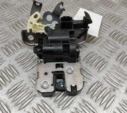 Audi A3 S3 8V Tailgate/trunk/boot lock/catch/latch 8R0827505A