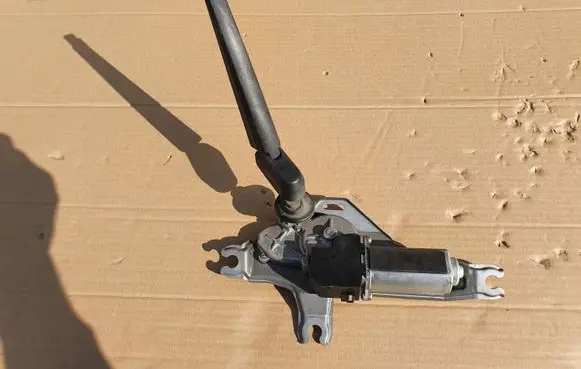 Toyota RAV 4 (XA20) Rear window wiper motor 8513042040