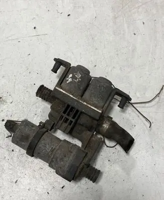 BMW 5 E39 Coolant heater control valve 8372004