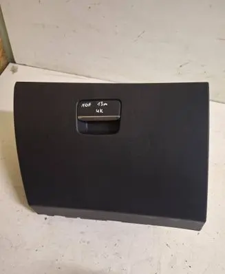 Mercedes-Benz A W176 Glove box