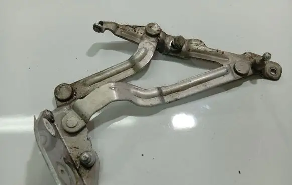 Volkswagen PASSAT B5 Tailgate/trunk/boot hinge