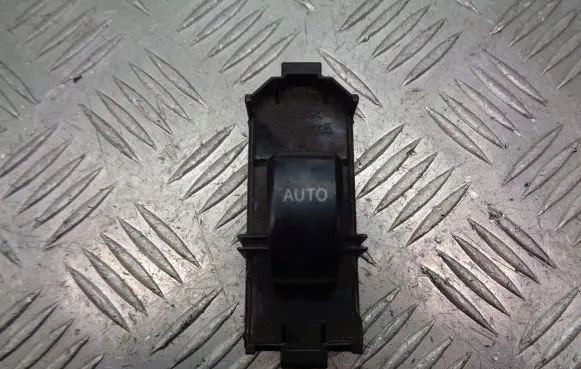 Toyota Avensis Verso Quarter vent window switch 84030-44020