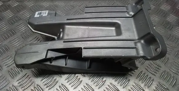 KIA EV6 Engine mounting bracket