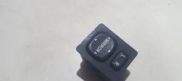 Toyota Corolla Verso AR10 Wing mirror switch 183574