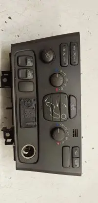 Volvo V70 Climate control unit 8682930