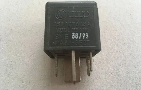 Volkswagen PASSAT B4 Other relay 357927843A 179