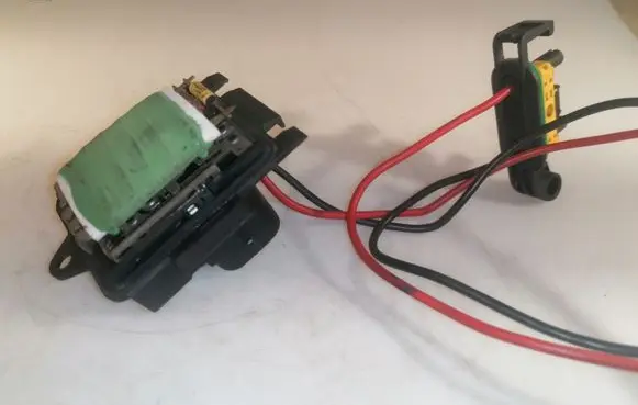 Renault Trafic II (X83) Heater blower motor/fan resistor 664863J