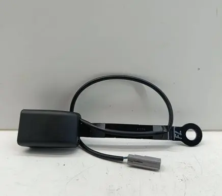 Mazda 3 III Front seatbelt buckle 