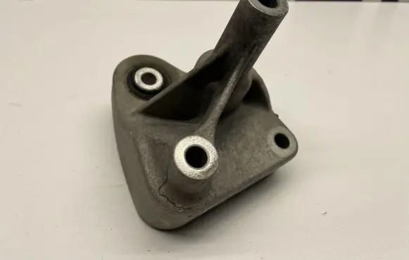 Ford Mondeo MK V Gearbox mounting bracket DS736P093CC