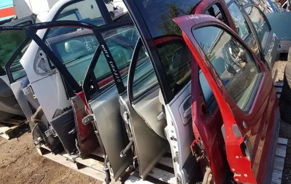 Mitsubishi Space Runner Front door raudonos