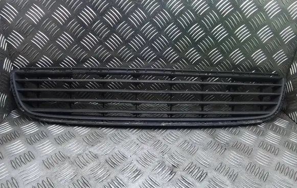 Opel Zafira B Front bumper lower grill 13124978