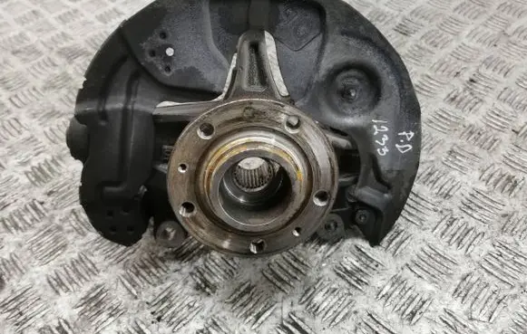 Opel Astra L Front wheel hub