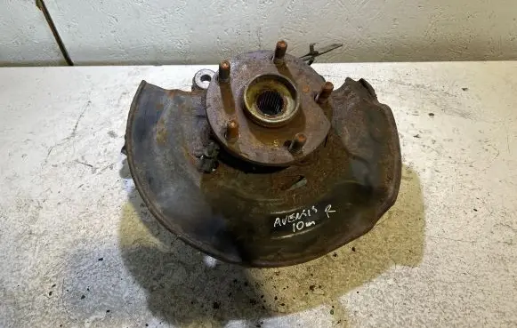 Toyota Avensis T270 Front wheel hub