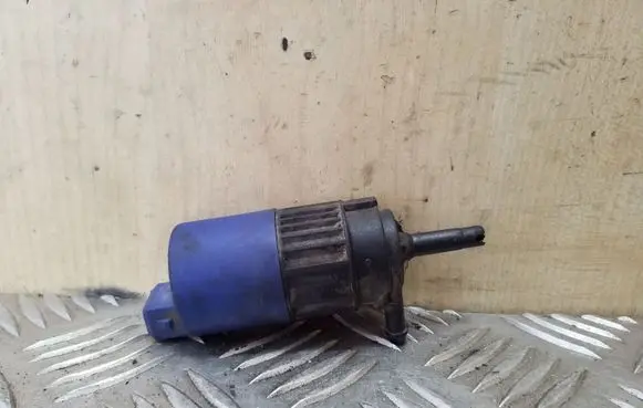 Volvo S40, V40 Windscreen/windshield washer pump