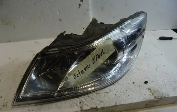 Skoda Octavia Mk2 (1Z) Headlight/headlamp 086651118L