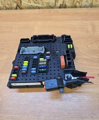 Volvo XC90 Fuse module 30786646 28080156 07W163