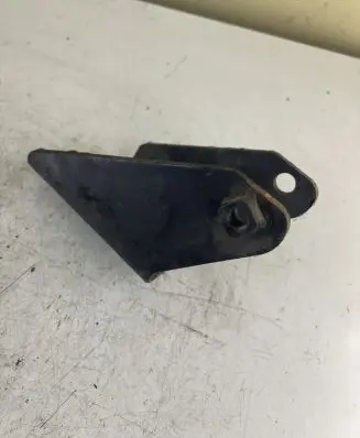 Nissan Almera Tino Engine mounting bracket