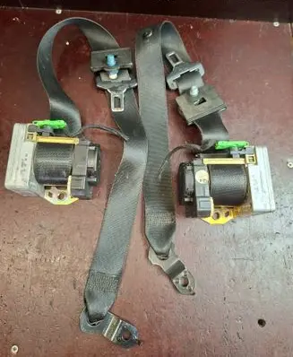 Mercedes-Benz C W203 Front seatbelt 33015929F