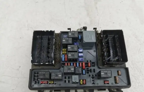 Ford Galaxy Fuse module F2GT14A067EF01